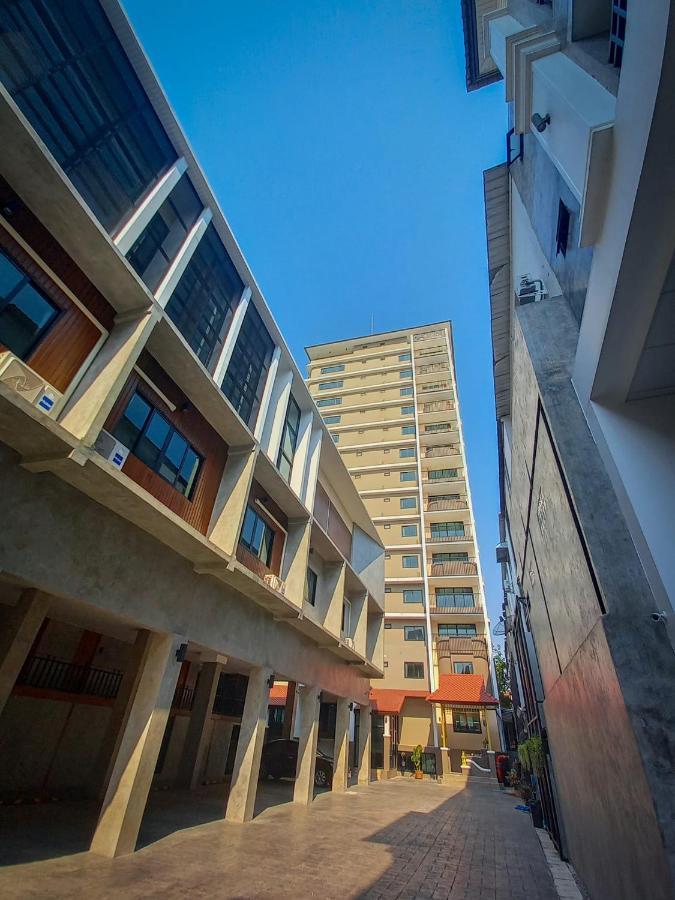 BURI Hotel And Hostel Chiang Mai Exterior foto