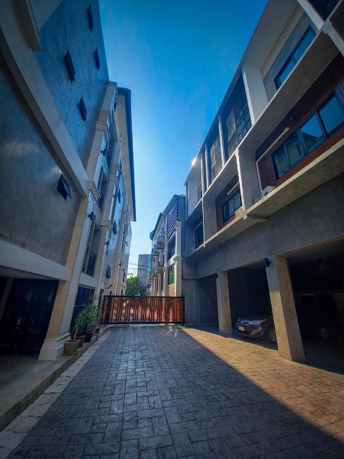 BURI Hotel And Hostel Chiang Mai Exterior foto