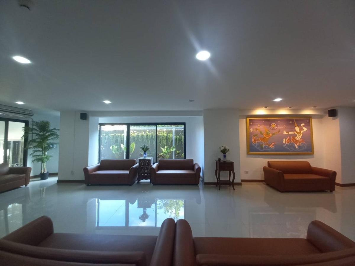BURI Hotel And Hostel Chiang Mai Exterior foto