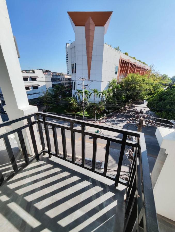 BURI Hotel And Hostel Chiang Mai Exterior foto