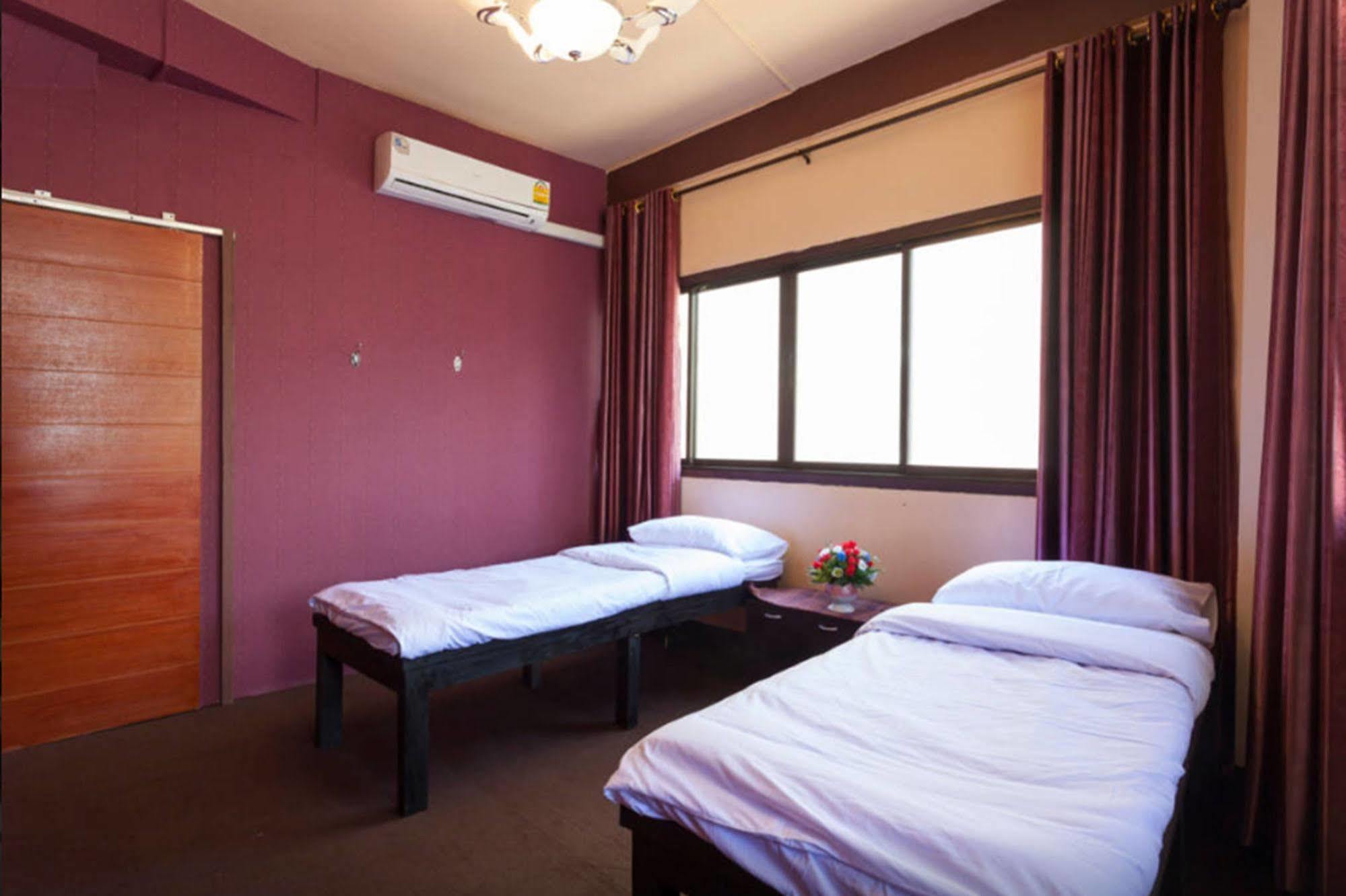 BURI Hotel And Hostel Chiang Mai Exterior foto