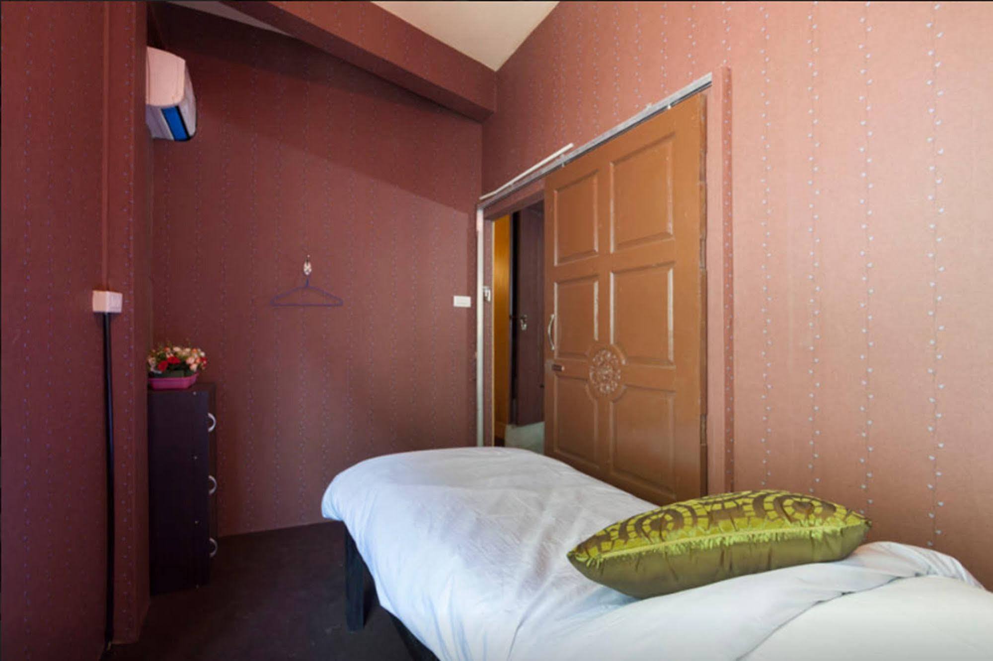BURI Hotel And Hostel Chiang Mai Exterior foto